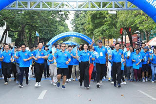 Sôi nổi chung kết Giải chạy Báo Hànộimới 2024