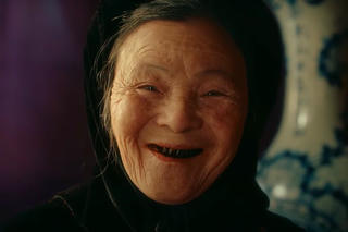 Ấn tượng cụ bà gần 90 tuổi trong MV “Bắc Bling” của Hoà Minzy