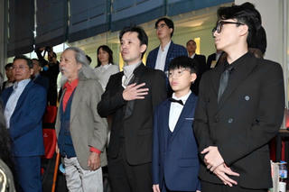 Gia đình nhạc sĩ Văn Cao xúc động hát Quốc ca cùng 15.000 người