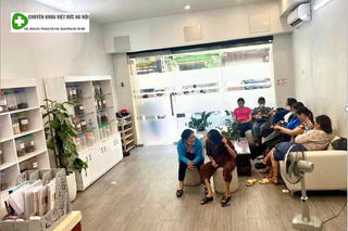 Phòng khám YHCT Việt Đức Hà Nội: Địa chỉ hỗ trợ điều trị bệnh xương khớp uy tín