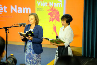 Ra mắt 'Cùng Việt Nam' - tuyển tập thơ của các nhà thơ Tây Ban Nha