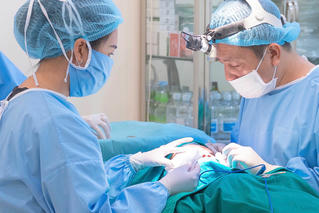 Chuyên gia chia sẻ 4 cách giúp chị em tránh khỏi những tai biến sau khi làm đẹp mắt