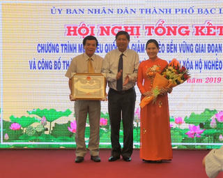 Khen thưởng tập thể, cá nhân nhiều đóng góp kéo giảm hộ nghèo ở Bạc Liêu