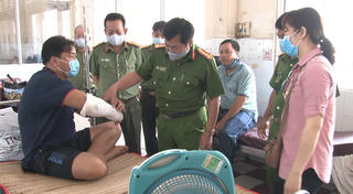 Đối tượng buôn lậu quá khích tấn công trong đêm, 4 cán bộ ở Kiên Giang bị thương