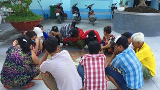 Công an huyện Chợ Mới bắt quả tang xới bạc đánh bài tây ăn tiền 