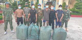 Bắt 4 đối tượng vận chuyển lậu 2.000 gói thuốc lá ngoại