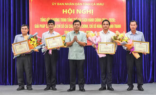 Chủ tịch Cà Mau yêu cầu nâng cao năng lực thực thi công vụ 