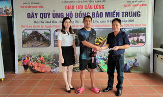 Giao lưu cầu lông gây quỹ hỗ trợ đồng bào miền Trung