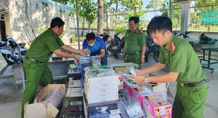 Kiên Giang bắt quả tang vụ vận chuyển hàng lậu trị giá khoảng 400 triệu đồng