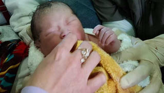 Bác sĩ pháp y... đỡ đẻ thành công 1 sản phụ trên tàu vào ngày đầu năm mới