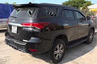 Đập phá ô tô vì xích mích khi tham gia giao thông