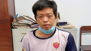 Đập bể màn hình máy ATM vì không nhận thẻ