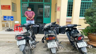 Bắt 03 xe mô tô và trên 3.900 bao thuốc lá lậu