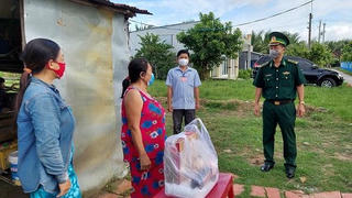 Những suất quà nghĩa tình Quân – Dân