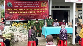 Chung tay hỗ trợ những hoàn cảnh khó khăn giữa đại dịch ở Tịnh Biên