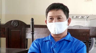 Lãnh 18 tháng tù vì kêu con đưa 3 người xuất cảnh trái phép