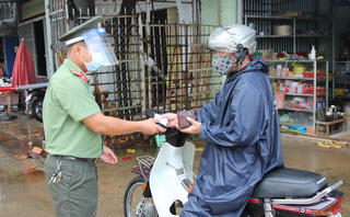 Chủ tịch Cà Mau yêu cầu linh hoạt trong xử lý các tình huống cụ thể khi phòng chống dịch