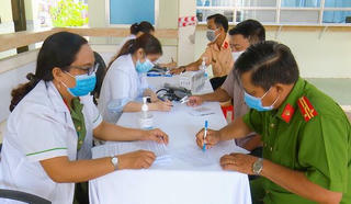 “Những chiến sĩ áo trắng” trên mặt trận phòng, chống dịch 