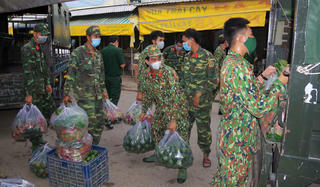 Sát cánh cùng nhân dân trên tuyến đầu chống dịch