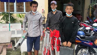 Rủ nhau đột nhập quán cà phê lấy trộm ghế nhựa