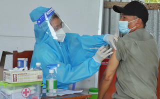 Cà Mau cho F1 tiêm đủ 2 liều vaccine cách ly y tế 7 ngày