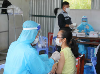 Cà Mau hoàn thành tiêm vaccine đủ mũi cho 100% trẻ từ 12 tuổi đến 18 tuổi trước ngày 30/01/2022 