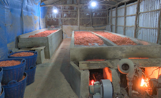 Phát hiện cơ sở dùng phẩm màu chế biến thực phẩm