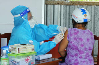 Cà Mau xin hỗ trợ 1,3 triệu liều vaccine phòng COVID-19