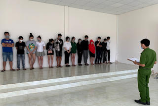 Bắt quả tang nhóm đối tượng sử dụng ma túy tại quán karaoke