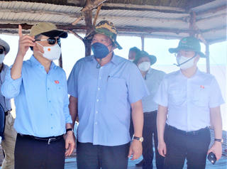 Chủ nhiệm Ủy ban Khoa học, Công nghệ và Môi trường của Quốc hội khảo sát tuyến đường Hồ Chí Minh đoạn Năm Căn – Đất Mũi