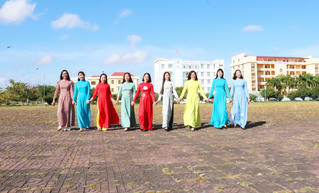 Duyên dáng, dịu dàng và đầy quyến rũ Áo dài Việt Nam