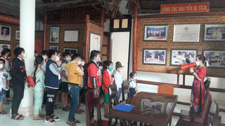 Cà Mau: Tổ chức ngoại khóa cho đoàn viên và học sinh tại Di tích Căn cứ Tỉnh ủy Lung Lá Nhà Thể