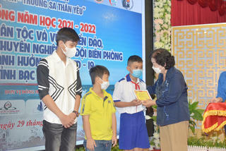 Trao học bổng Vừ A Dính, Câu lạc bộ “Vì Hoàng Sa – Trường Sa thân yêu” tại Bạc Liêu