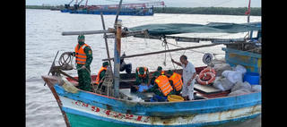 Bạc Liêu: Đồn Biên phòng Gành Hào cứu sống người bị nạn trên biển