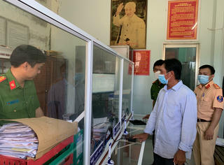 Bạc Liêu ghi nhận ngày đầu tiên đăng ký xe tại Công an cấp xã