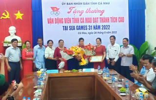 Khen thưởng vận động viên đạt Huy chương bạc môn Bóng đá Futsal nữ tại SEA Games 31