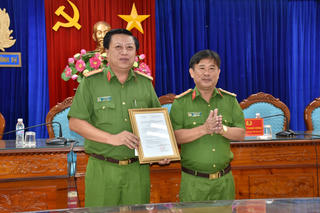 Trao thưởng nóng cho Phòng Cảnh sát điều tra tội phạm về ma túy Bạc Liêu