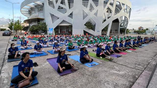 Gần 400 vận động viên, hội viên hưởng ứng Ngày Quốc tế Yoga tại Kiên Giang