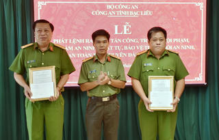 Thưởng tập thể lập thành tích xuất sắc trong ngày đầu thực hiện cao điểm bảo vệ trật tự an ninh 