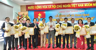 11 Bác sĩ vinh dự đón nhận danh hiệu Thầy thuốc ưu tú