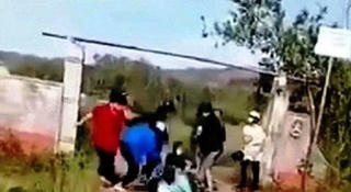 Xác minh vụ việc cô gái bị "đánh hội đồng" 