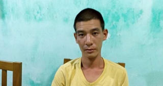 Tạm giữ hình sự 'con nghiện' cầm dao nhọn đe dọa Công an