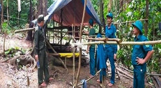 Truy đuổi nhóm người khai thác vàng trái phép