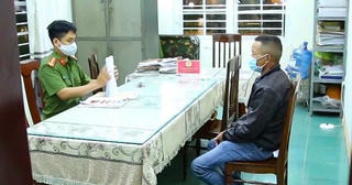 Bắt Chủ tịch Hội đồng quản trị “dởm” lừa đảo bán 10 ô tô cũ