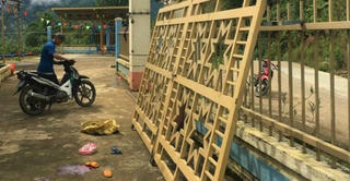 Sập cổng trường, 1 nữ sinh tử vong