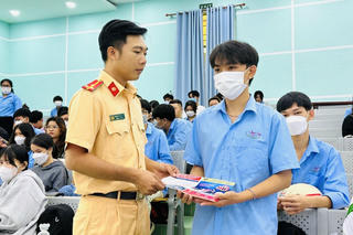 Xây dựng văn hoá giao thông học đường: Giáo dục từ phụ huynh vẫn là yếu tố cốt lõi