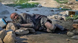 'Người đàn ông bẩn nhất thế giới' tử vong khi tắm lần đầu sau 67 năm