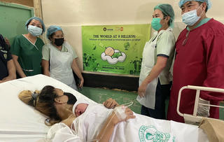 Thế giới chào đón bé gái là công dân thứ 8 tỷ