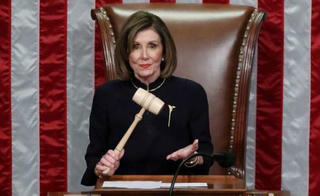 Chủ tịch Hạ viện Mỹ Nancy Pelosi từ chức