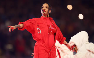 Rihanna tiết lộ tin vui 